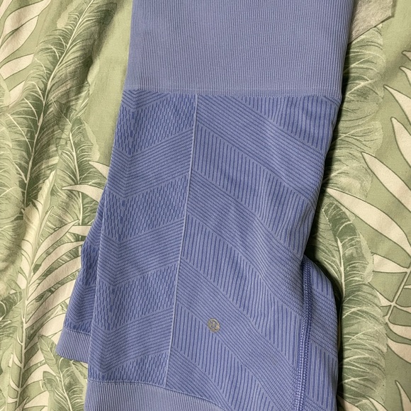 Lululemon - Picture 2 of 2